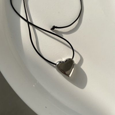 картинка Кулон на шнурке "Серебряное сердце"