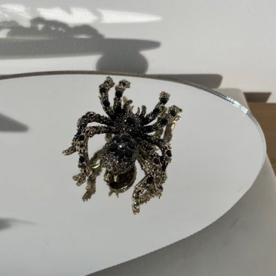 картинка Брошь  "Черный паук"