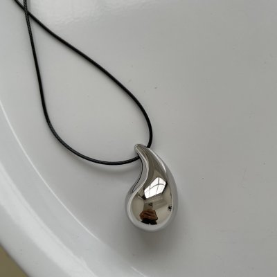 картинка Кулон на шнурке "Silver drop"