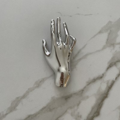 картинка Брошь "Серебряная рука"