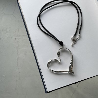 картинка Кулон на шнурке "Big silver heart"