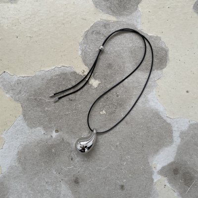 картинка Кулон на шнурке "Silver drop"